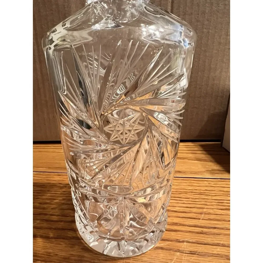 VTG. Crystal Glass Cut Liquor Decanter & Stopper. Sleek Whiskey Bourbon